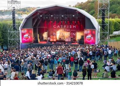 PARIS - AUG 28: Crowd In A Concert At Rock En Seine Festival On August 28, 2015 In Paris, France.