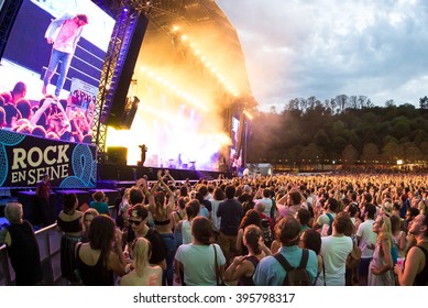 PARIS - AUG 31: Crowd In A Concert At Rock En Seine Festival On August 31, 2015 In Paris, France.