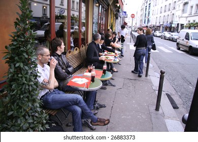 PARIS - AUGUST 24 : Parisians Enjoy Summer Evening Drinks In Cafe Sidewalk In Paris, France On August 24, 2007. Paris Is One Of The Most Populated Metropolitan Areas In Europe.