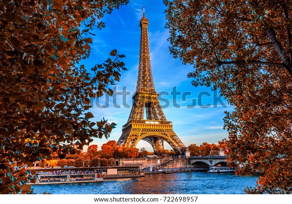 フランスのパリにあるパリエッフェル塔と川セイン エッフェル塔はパリで最も象徴的な史跡の一つだ 秋のパリ の写真素材 今すぐ編集