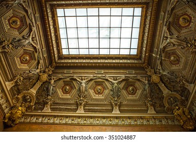 PARIS, FRANCE - 02 SEPTEMBER, 2015: Louvre Indoor. Paris, France.The Museum Is One Of The World's Largest Museums And A Historic Monument. A Central Landmark Of Paris.