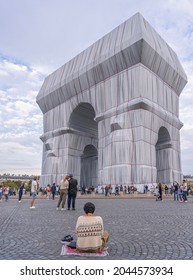 Paris, France - 09 19 2021: Place Charles de Gaulle. L'Arc de Triomphe, Wrapped