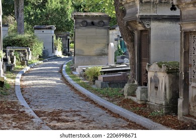   Paris France  09 09 2022  , Père Lachaise Cemetery  , Tombstones And Graves