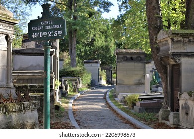   Paris France  09 09 2022  , Père Lachaise Cemetery  , Tombstones And Graves