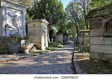   Paris France  09 09 2022  , Père Lachaise Cemetery  , Tombstones And Graves