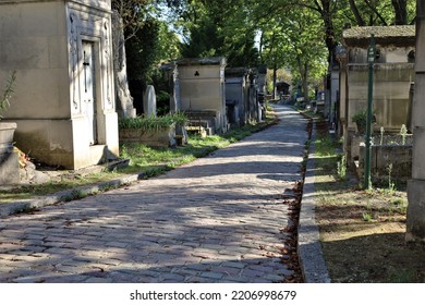   Paris France  09 09 2022  , Père Lachaise Cemetery  , Tombstones And Graves