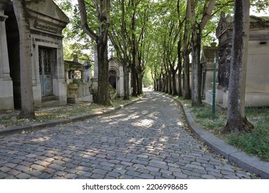   Paris France  09 09 2022  , Père Lachaise Cemetery  , Tombstones And Graves