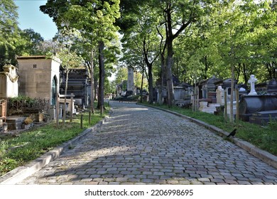   Paris France  09 09 2022  , Père Lachaise Cemetery  , Tombstones And Graves