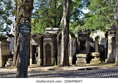   Paris France  09 09 2022  , Père Lachaise Cemetery  , Tombstones And Graves