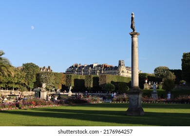 paris, france 10 07 2022 : lifestyle in the Luxembourg Garden on a sunny day 