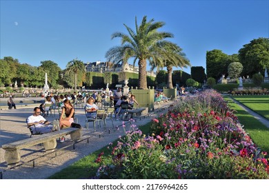 paris, france 10 07 2022 : lifestyle in the Luxembourg Garden on a sunny day 