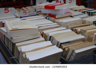 Paris, France  15 08 2022 , Second Hand Book Market In Paris