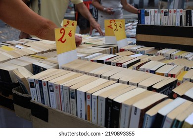 Paris, France  15 08 2022 , Second Hand Book Market In Paris