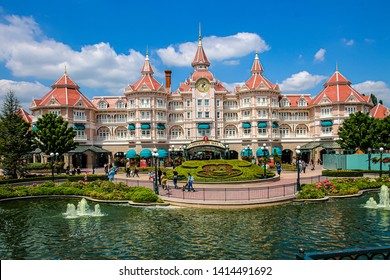 Disneyland Paris Images Stock Photos Vectors Shutterstock