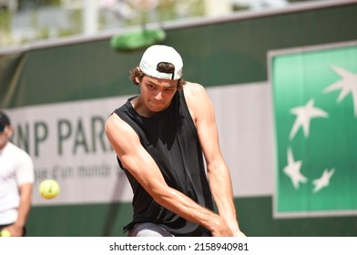 Paris, France - 21 May 2022: Roland Garros Tennis - Journée Des Enfants - Practice Session Taylor Fritz Practicing With Felix Auger-Alaissime