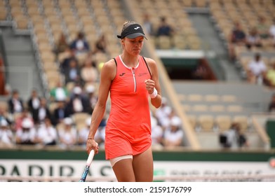 Paris, France - 22 May 2022: Roland Garros Tennis - Magda Linette (POL) Playing Ons Jabeur (TUN) In The 1st Round - 