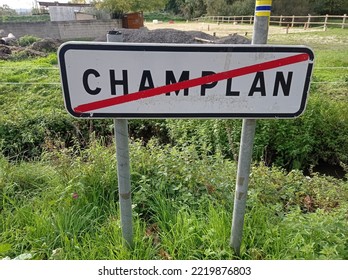 Paris, France - 27 October 2022: 
Road Sign Of The French Village Champlan