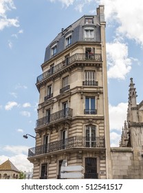 PARIS, FRANCE - 29TH JULY 2016: A View Of Architecture In Paris From Street Level That Is Flat On One Side.