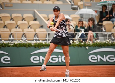 Paris, France - 3 June 2019: Australia’s Ashleigh Barty Playing America's Sofia Kenin In Round Of 16 Match At Roland Garros On Court Philippe Chatrier