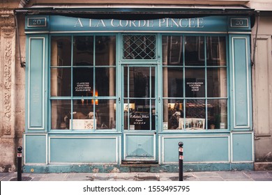 Paris, France, 30.09.2019 Window Of The Grocery Stoore, Typical French Street With Shops On The First Floor In House. Vintage Shop With Vitrine, Showcase In Blue Colors.