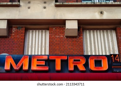 PARIS, FRANCE -9 JAN 2022- View Of The Entrance Of The Pernety Subway Station On Line 13 On Rue Raymond Losserand In The 14th Arrondissement Of Paris.