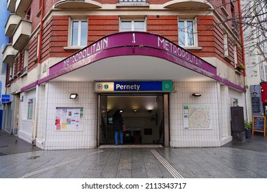 PARIS, FRANCE -9 JAN 2022- View Of The Entrance Of The Pernety Subway Station On Line 13 On Rue Raymond Losserand In The 14th Arrondissement Of Paris.