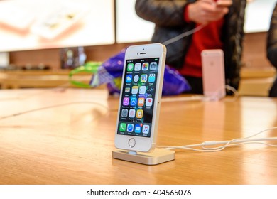 PARIS, FRANCE - APR 4, 2016: People Testing New IPhone With The Apple IPhone SE In Docking Station During The Sales Launch Of The Latest Apple Inc. Smartphone And IPad Pro At The Apple Store In Paris