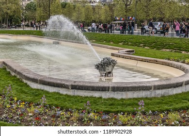 17 Bassins du champ de mars Images, Stock Photos & Vectors | Shutterstock