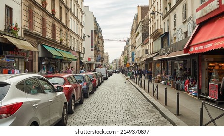 PARIS, FRANCE - AUGUST 09, 2015: Street Level View Of Paris In The Daytime