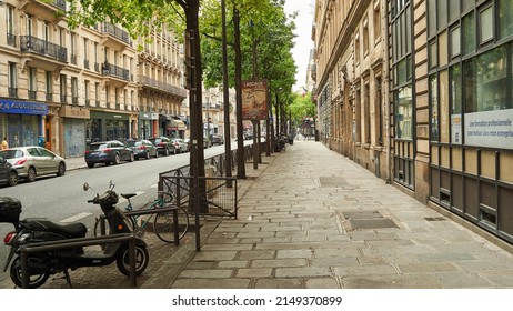 PARIS, FRANCE - AUGUST 09, 2015: Street Level View Of Paris In The Daytime