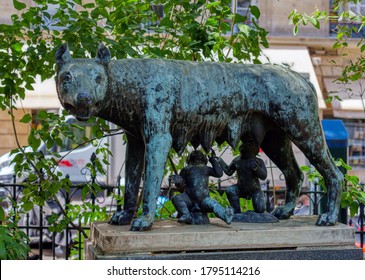 Paris, France - August 11 2020: Capitoline Wolf Statue Replica In Paris At Square Paul Painleve Near The Sorbonne - Paris, France