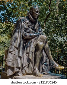 Paris, France - August 11 2020: Close-up On Statue Of French Philosopher Michel Eyquem De Montaigne (1533-1592) At Square Paul Painleve Near The Sorbonne By Paul Landowski - Paris, France