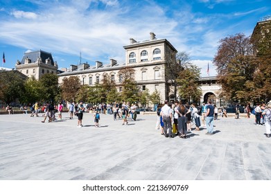 Paris, France - August 27 2022: Buildings On The Square Near Notre Dame De Paris. People Taking Photos Of The Buildings And Themselves, Selective Focus