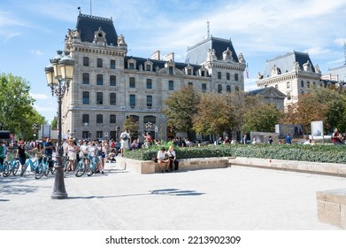 Paris, France - August 27 2022: Buildings On The Square Near Notre Dame De Paris. People Taking Photos Of The Buildings And Themselves, Selective Focus