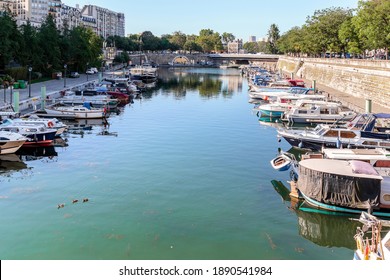 PARIS, FRANCE - AUGUST 30, 2019: This Is Part Of The Saint Martin Canal, Known As The Arsenal Basin, Is Used As A Port For Yachts And Small Boats.