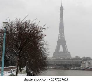 Paris, France : Black and white Eiffel tower with bare trees in winter.
