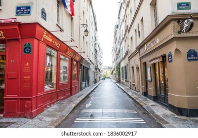 Paris, France - December 04,2018 - Historic Street On The Island Of Saint Louis In Paris