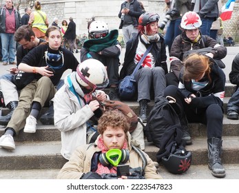 Paris, France, Europe, April 6 2019, Civil Security During A Demonstration In Paris