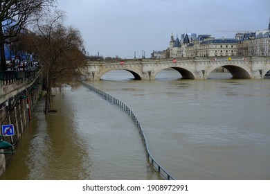 Paris, France - February 3rd 2021: The Right Bank Of The Seine River In Paris Center During The Floods.