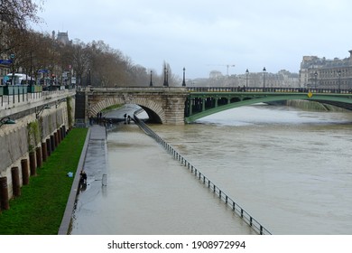 Paris, France - February 3rd 2021: The Right Bank Of The Seine River In Paris Center During The Floods.