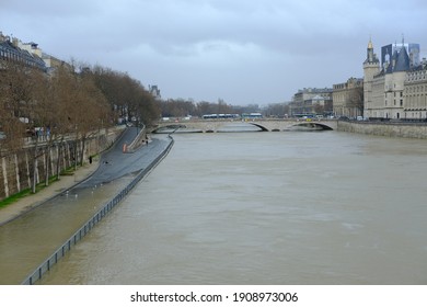 Paris, France - February 3rd 2021: The Right Bank Of The Seine River In Paris Center During The Floods.