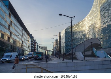 Paris, France - Jan. 2021 - The Modern Headquarters Of The French Newspaper Le Monde, On Pierre Mendès France Avenue ; The Futuristic Arched Edifice Is Built Above The Platforms Of Austerlitz Station