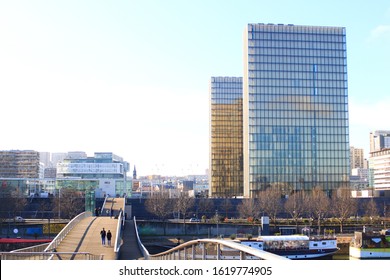 Paris, France. January 18. 2020.
Couple On The Simone De Beauvoir Bridge Which Accesses The Towers Of The National Library Of France. Site Inaugurated By President François Mitterand In 1995.