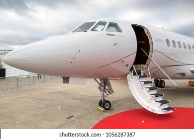 Imágenes Fotos De Stock Y Vectores Sobre Falcon Plane