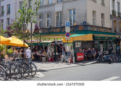 PARIS, FRANCE - JUNE 14, 2022: Cafes And Restaurants With A Terrace On The Street In Paris In Summer
