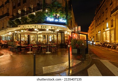 Paris, France- March 11 , 2022 : The Famous Cafe De Flore At Rainy Evening . It Located On Saint-Germain Boulevard .