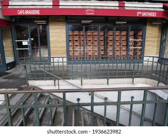 Paris, France - March 14th 2021: Some Chairs Piled Up At A Closed Restaurant During The Coronavirus Pandemic. A Parisian Cafe Located Near An Access To The Metro Station Gare De Lyon.