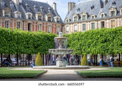 Place Des Vosges Images Stock Photos Vectors Shutterstock