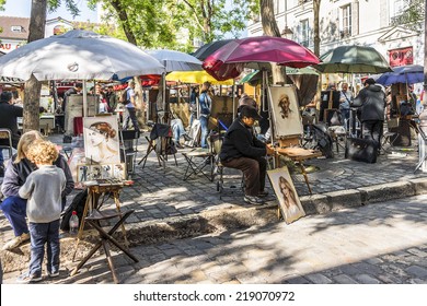 PARIS, FRANCE - MAY 15, 2014: Artists Easels And Artwork Set Up In Place Du Tertre In Montmartre. Montmartre Attracted Many Famous Modern Painters In The Early 20th Century.