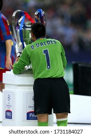 Paris, FRANCE - May 17, 2006: 
Víctor Valdés Kisses The Trophy 
During The UEFA Champions League Final 2005/2006 FC Barcelona V Arsenal FC At The Stade De France.
